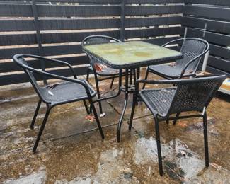 Outdoor table with 4 chairs