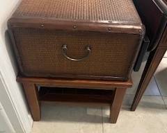 2 matching end tables