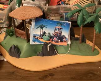 Playmobil island with people & accessories