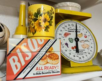 Bisque All Ready Recipe Card Tin, Yellow American Family Scale