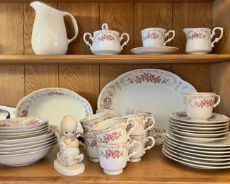 Harmony House Fine China "Cascade" Dinnerware Set