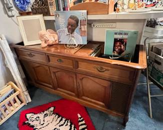 Mid Century Magnavox Turntable Stereo Console