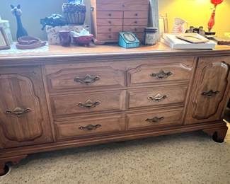 Thomasville Country Manor French Provincial Dresser