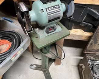 Delta 6 in. Bench Grinder – Model 23-660
