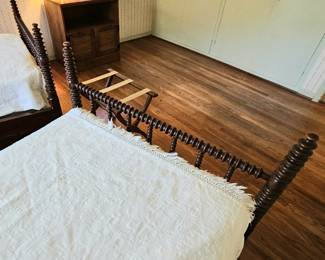Stunning pair of Classical Jenny Lind Bobbin Turned Spindle Twin Size Beds. Both in fantastic condition.