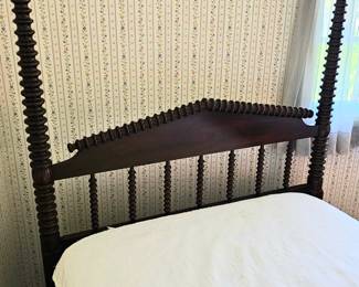 Stunning pair of Classical Jenny Lind Bobbin Turned Spindle Twin Size Beds. Both in fantastic condition.