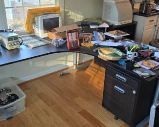 B131 - $50 - IKEA Desk. 