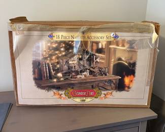 B154 - $100. Granduer Noel 18 Piece Nativity Accessory Set. 