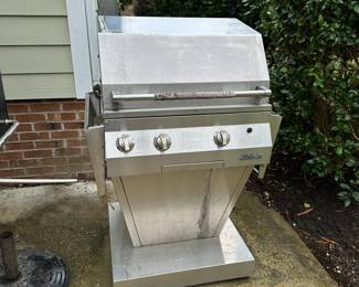 B5 - $800. Solaire Infrared Grilling System. Was always covered when not in use. 