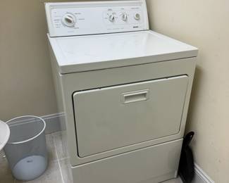 B168 - $100. Electric Dryer. Kenmore 90 Series. 
