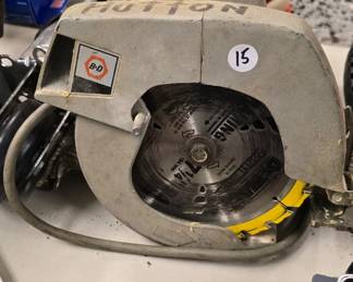 B70 - $15. Black and Decker 7 1/4" Circular Saw