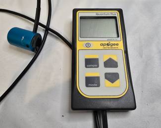 B138 - $300. Apogee MQ-500 Quantum Flux Full Spectrum Meter