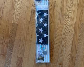 B158 - $10. USA Flag Set New in Package. 