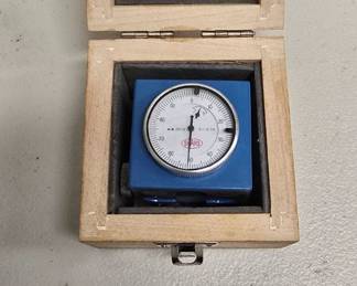 B72 - $25. Shars Precision Magnetic Z Axis Zero Setter