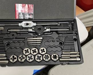 B71 - $40. Craftsman 952384, 23 piece Tap and Die Set