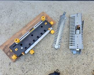 B120 - $45. Craftsman 16" Dovetail and Box Joint System, 925455