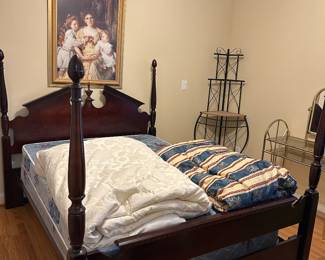 4-POST DOUBLE SIZE BED