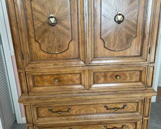 Chest on chest by Hibriten