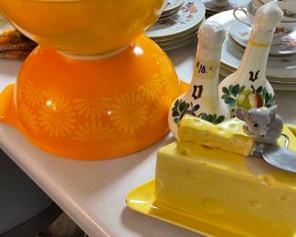 Pyrex nesting Daisy bowls