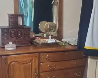 Dresser 
