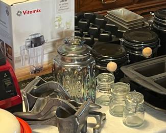 Great Vitamix blender with all accessories!!