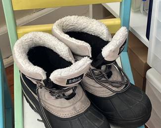 Size 8 1/2- 9 women’s snow boot!