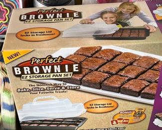 Lots of baking pans and dishes!! Cookie sheets and muffin pans too!