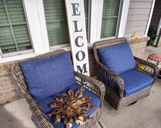 Great wicker outdoor furniture set (bench not pictured)