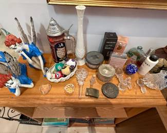 WHITE SHOULDERS,BLUE VASE,MIDDLE COSMETIC CASE SOLD