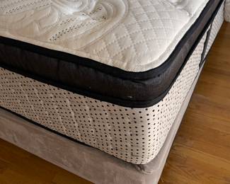 LIKE NEW KING BOXSPRING MATTRESS
