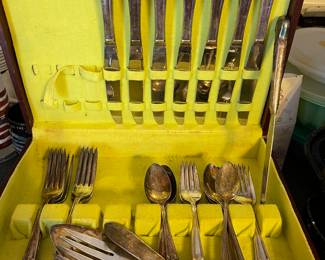 SILVERPLATE FLATWARE