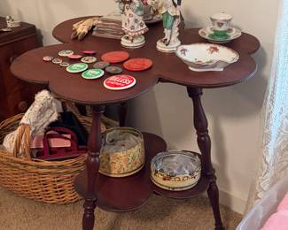 Clover leaf parlor table 