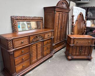 King Size 4pc Bedroom Set