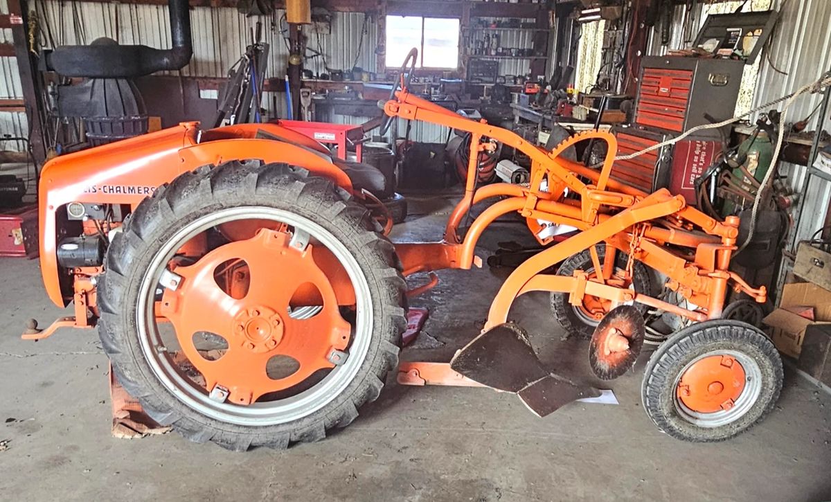 1 of 8 pictures - Allis-Chalmers G Late 40's Early 50's. Has been refurbished and is in very good condition   