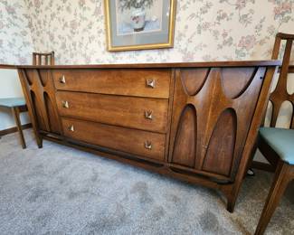 Brasilia by Broyhill buffet