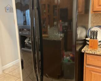 Whirlpool Side by side Refrigerator Gold Model GS5SHAXNB02