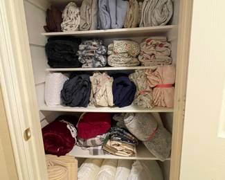 Linens, Blankets and Throws