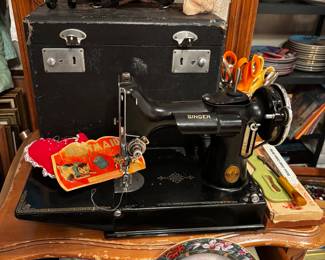 Singer Featherweight Sewing Machine 