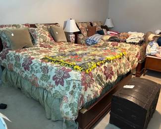 2 queen sleigh beds and comforter sets, lamps