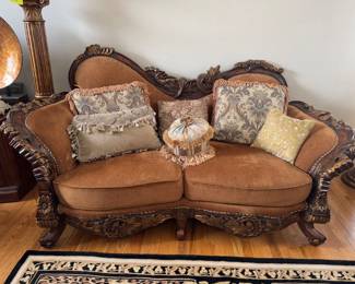 Victorian-Style Carved Wood Loveseat – Plush Velvet Upholstery	