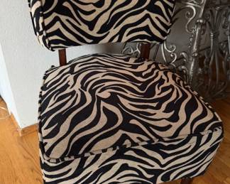Fabric Zebra Print Accent Chair – Bold & Stylish Upholstered Seating	