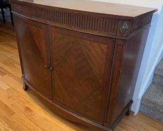 Console Cabinet w/ Curved Front Doors & Inlay Details	