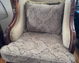 Antique-Style Carved Wood Armchair – Floral Upholstery & Plush Cushion	