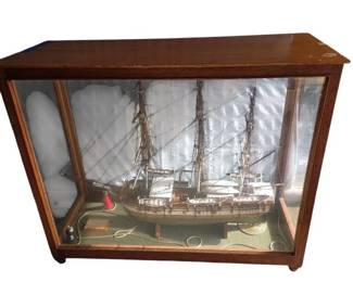 Beautiful Charles W Morgan Whaling Ship Model in Glass Display Case