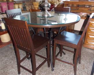 Pub Table 4/ 4 Chairs