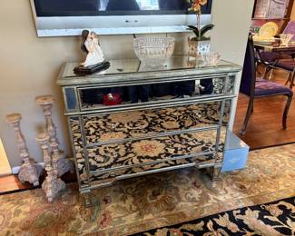 MIRRORED DRESSER