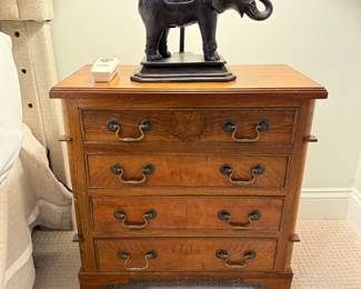 Small scale 4-drawer  chest 