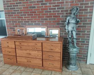 TRIPLE DRESSER