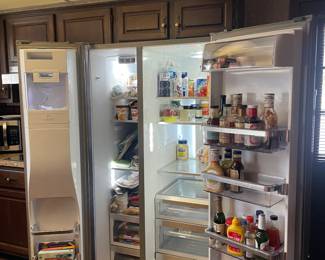 KitchenAid Refrigerator with Water and Ice Dispenser - Good Working Condition -