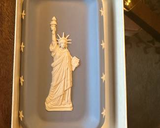 Wedgwood Jasperware Blue Statue of Liberty tray 1986 centennial